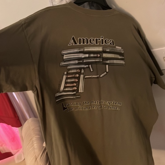 Tshirt - Picture 2 of 2